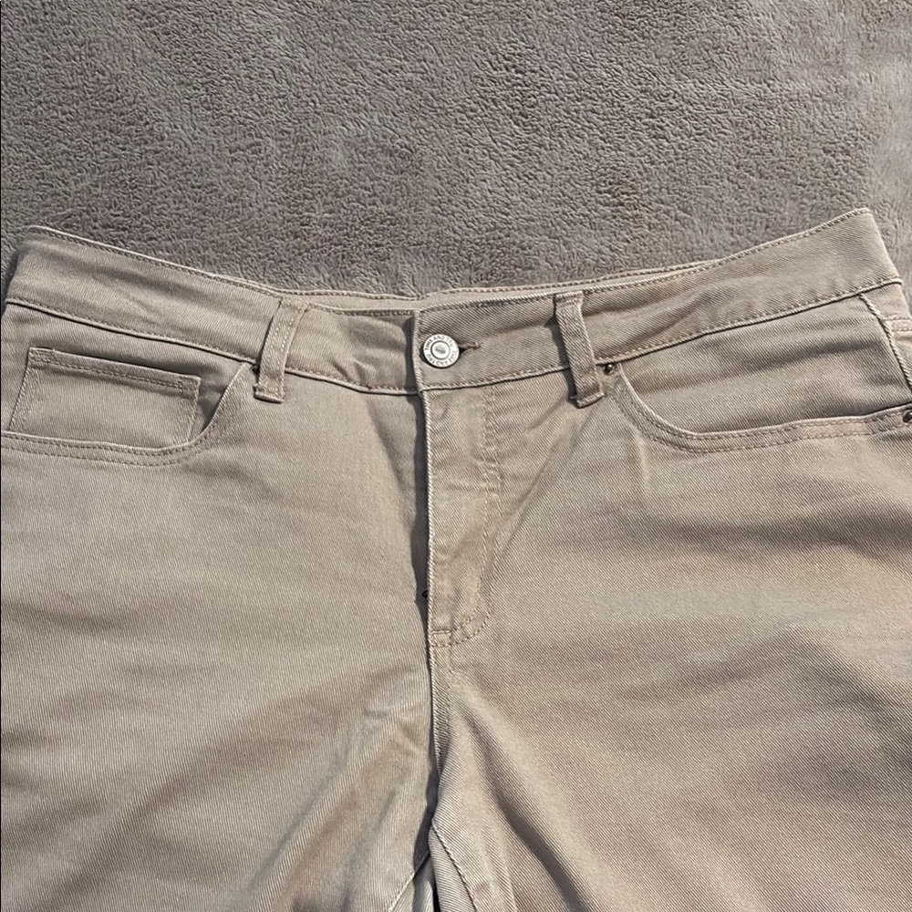 Time and Tru Tan Capris Versatile Cotton Blend